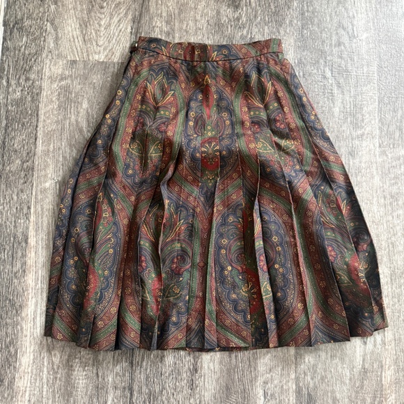 Vintage ALCOTT & ANDREWS Pleated 100% Silk Skirt 6 - Picture 4 of 4